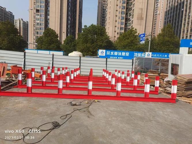 建筑钢筋材料堆场与施工现场钢筋堆放架 按需定制的工地施工材料管理方案